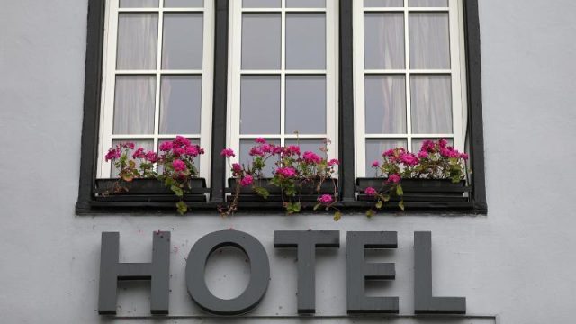 inlandstourismus-in-krise-–-hoteliers-bangen-um-existenz