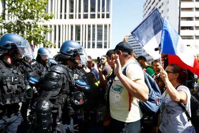 215.000-demonstranten:-erneute-proteste-in-ganz-frankreich-gegen-verschaerfte-corona-regeln