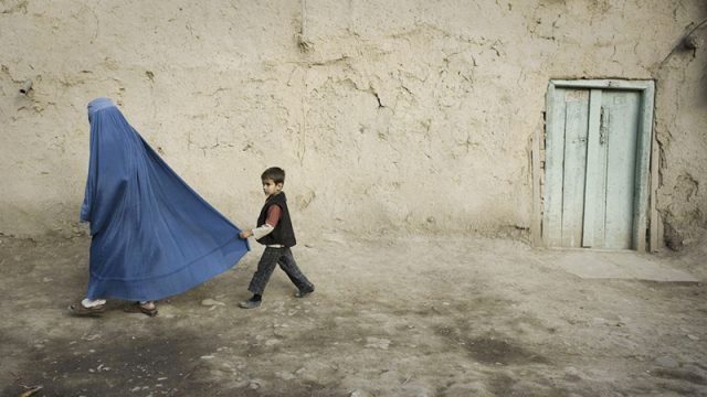 ohne-burka-unterwegs:-taliban-erschiessen-afghanin-auf-offener-strasse