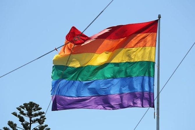 gesundheitsministerium:-homo-beflaggung-bleibt-jetzt-permanent
