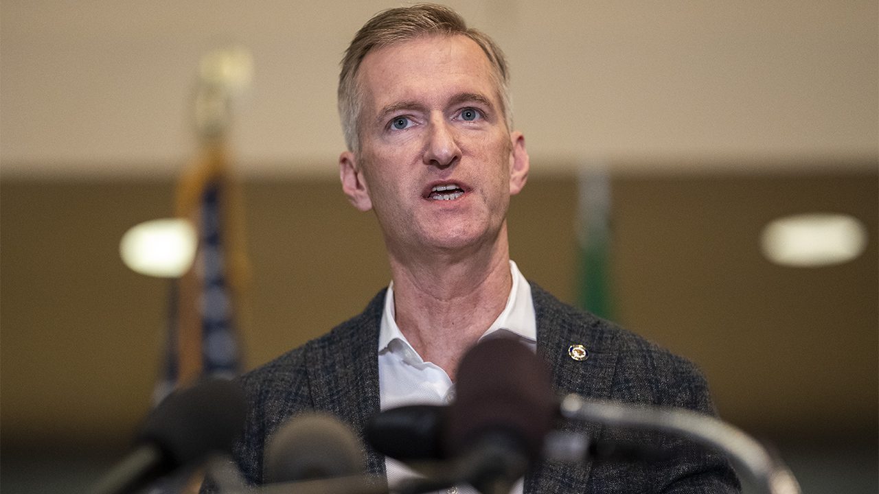 portland-mayor-now-says-police-‘hands-off’-riot-response-was-‘not-the-right-strategy’