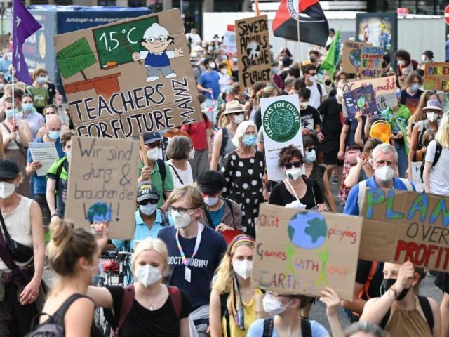 „die-klimakrise-eskaliert“-–-klimastreik-von-fridays-for-future-in-rund-500-gemeinden