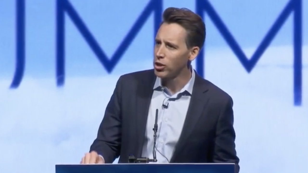 sen.-josh-hawley-tells-religious-conservatives-nation-needs-a-‚baptism-of-courage‘