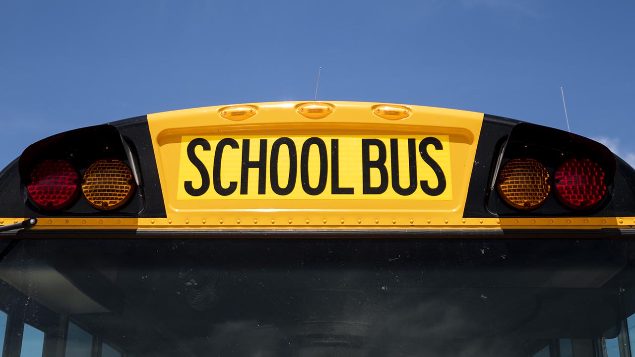 maryland-school-bus-drivers-hold-’sick-out‘-to-protest-low-wages,-lack-of-benefits