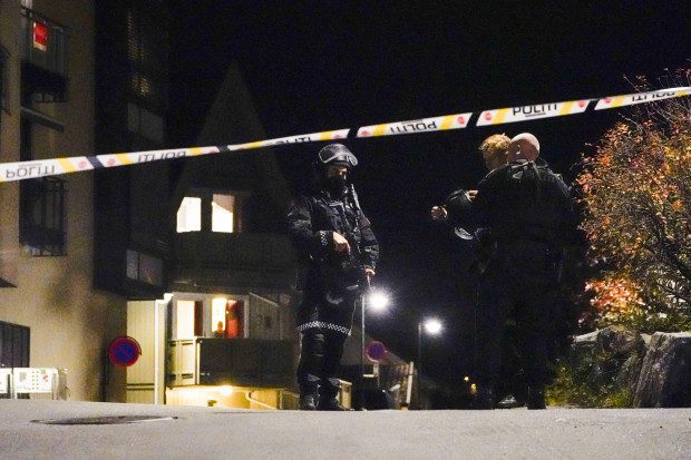 polizisten-trafen-unbewaffnet-auf-den-attentaeter-von-kongsberg