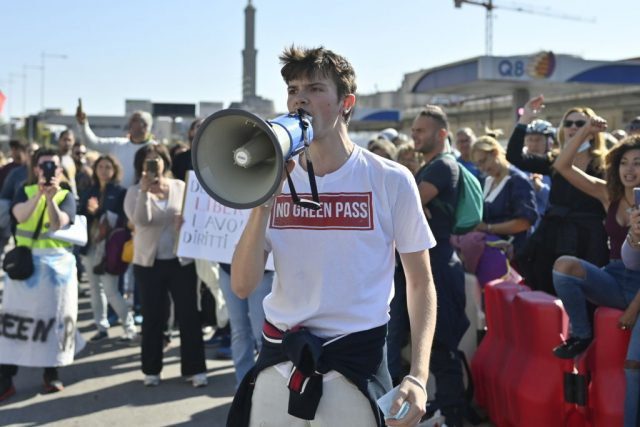 kein-corona-pass,-keine-arbeit-–-tausende-italiener-protestieren