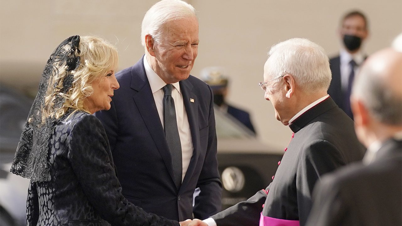biden-arrives-for-pope-francis-meeting-at-the-vatican-where-climate,-not-abortion,-will-be-big-topic