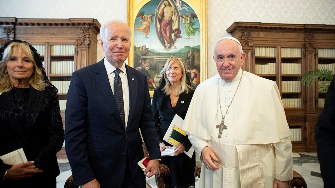 biden-slammed-by-catholic-priests-for-meeting-with-pope-francis,-taking-communion