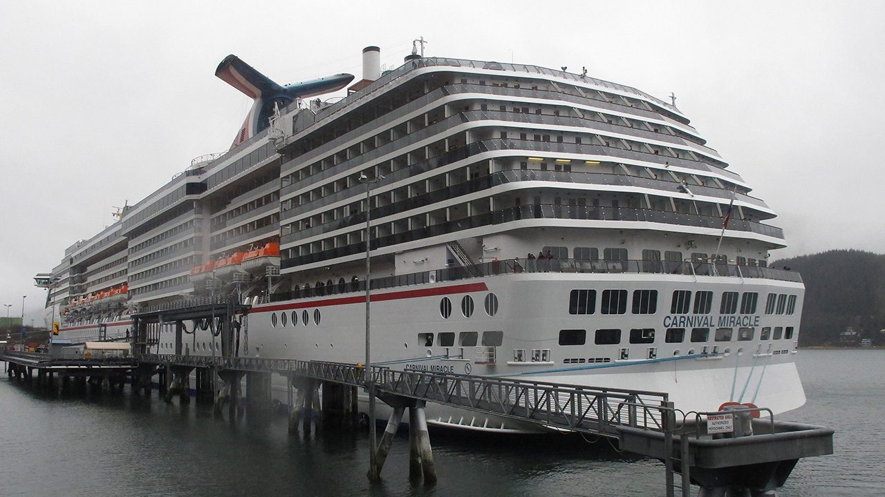 us-coast-guard-suspends-search-for-woman-who-went-overboard-on-cruise-ship