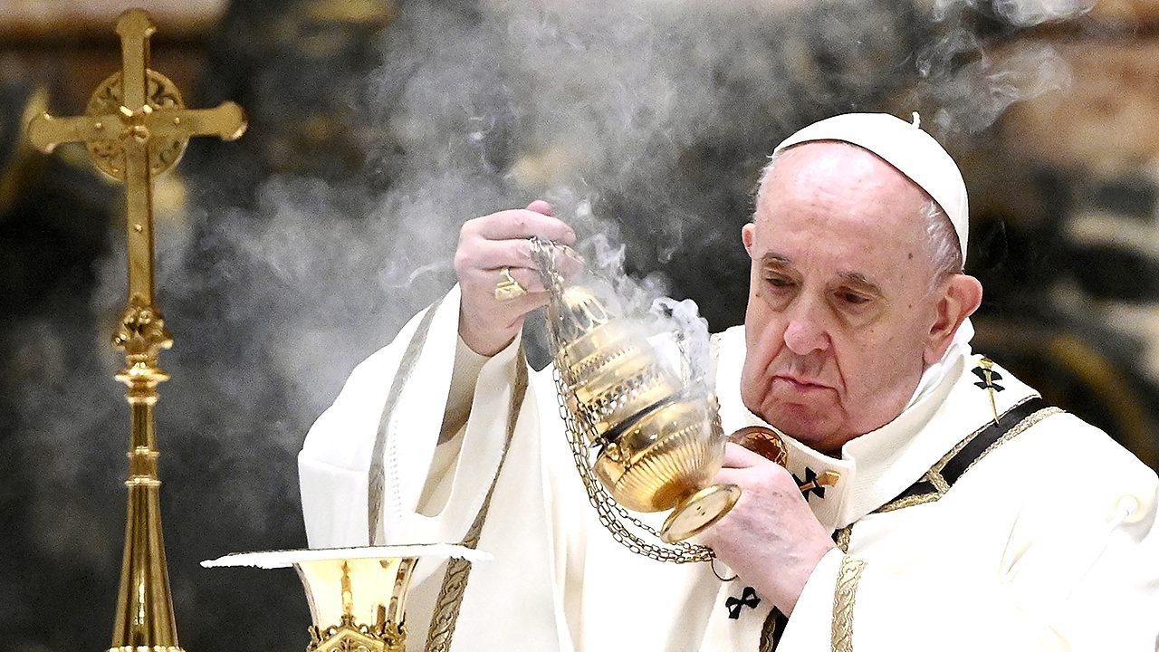 pope-francis-celebrates-christmas-eve-mass-as-virus-surges-in-italy