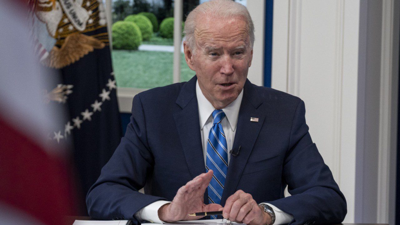 biden-walks-on-eggshells-as-approval-sinks,-far-left-loses-confidence,-and-gop-&apos;ready-to-pounce&apos;