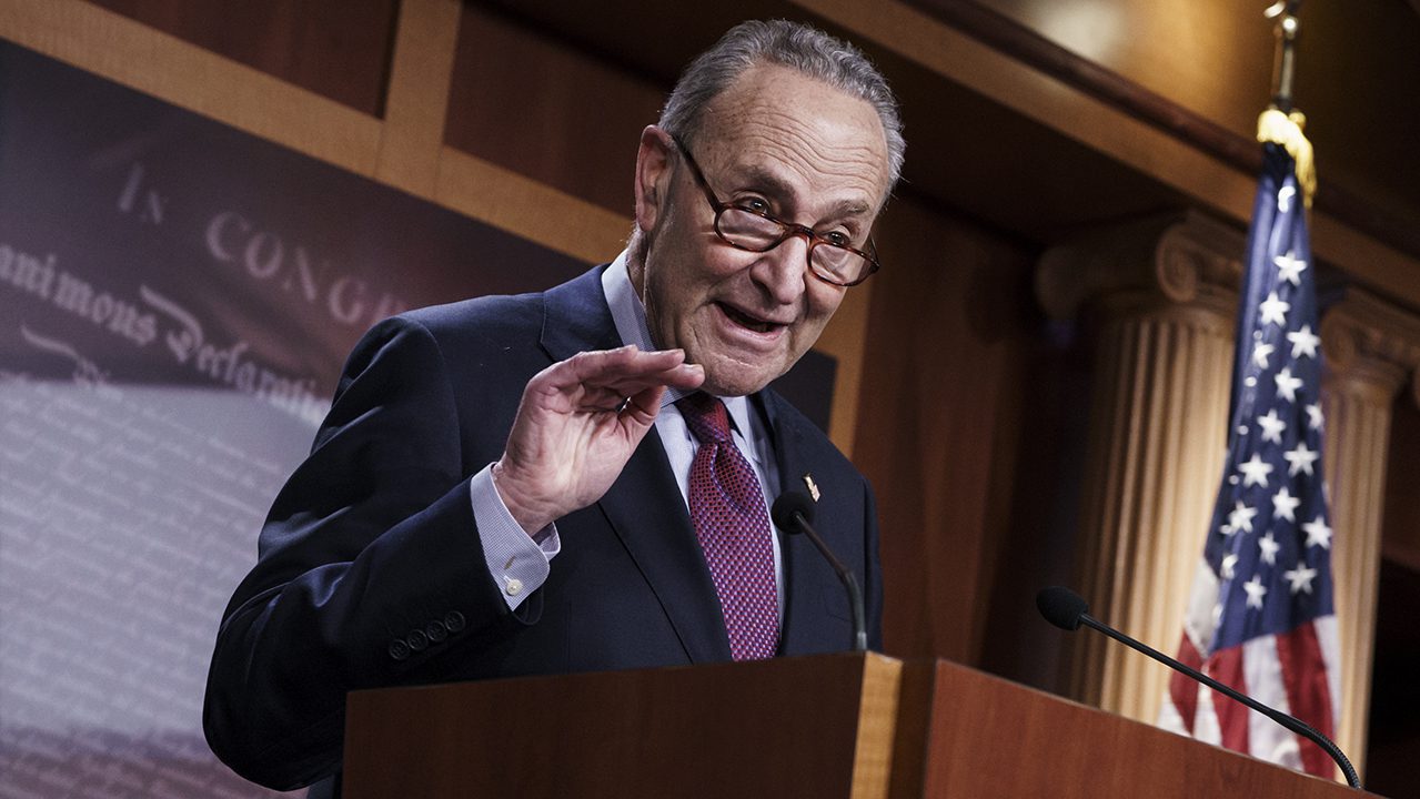 chuck-schumer-on-the-filibuster-in-2017:-if-you-can&apos;t-get-60-votes,-&apos;you-shouldn&apos;t-change-the-rules&apos;