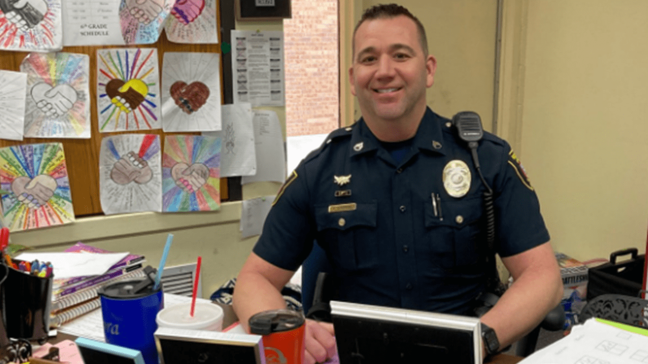 oklahoma-on-duty-officers-step-into-the-classroom-to-serve-during-staff-shortages