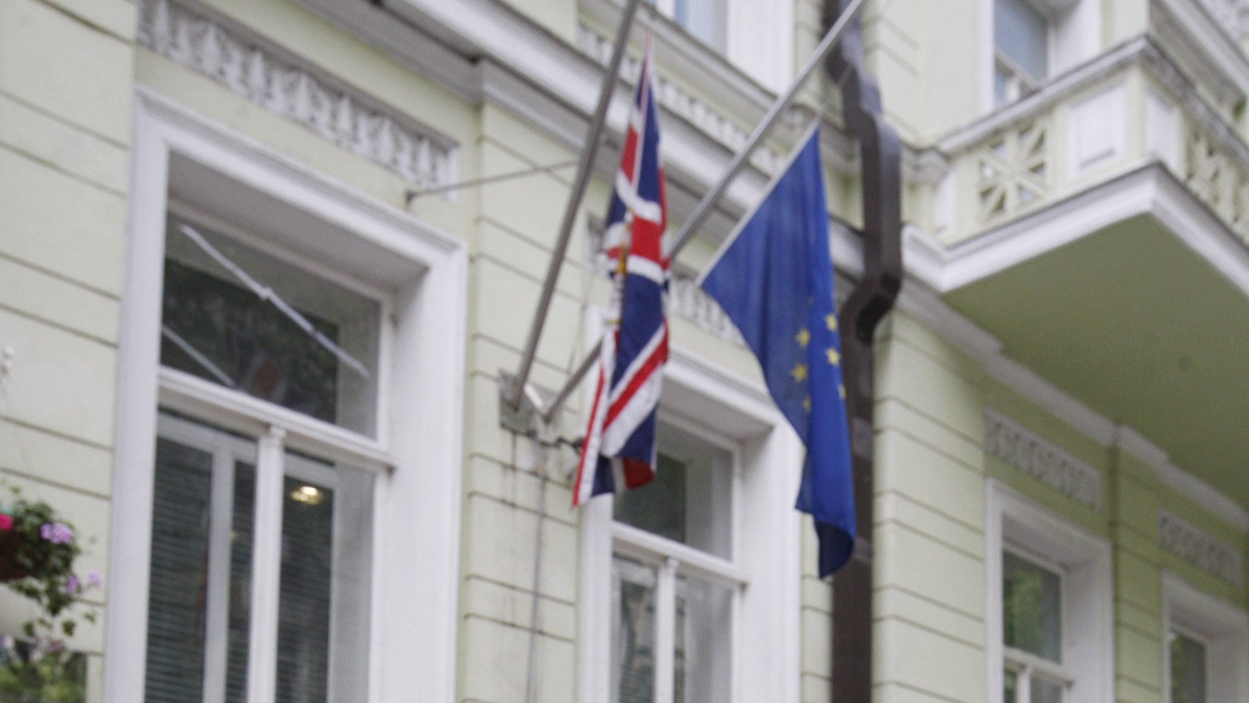 uk-to-withdraw-some-staff-from-embassy-in-ukraine-due-to-threat-from-russia