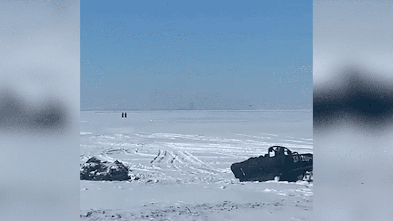 coast-guard-conducts-‚mass-rescue‘-of-stranded-snowmobilers-after-ice-breaks-on-lake-erie