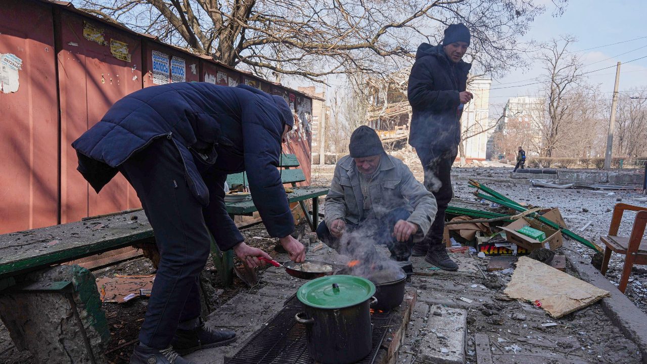 ukrainians-in-shelled-cities-like-mariupol-facing-‚inhuman-suffering‘:-official