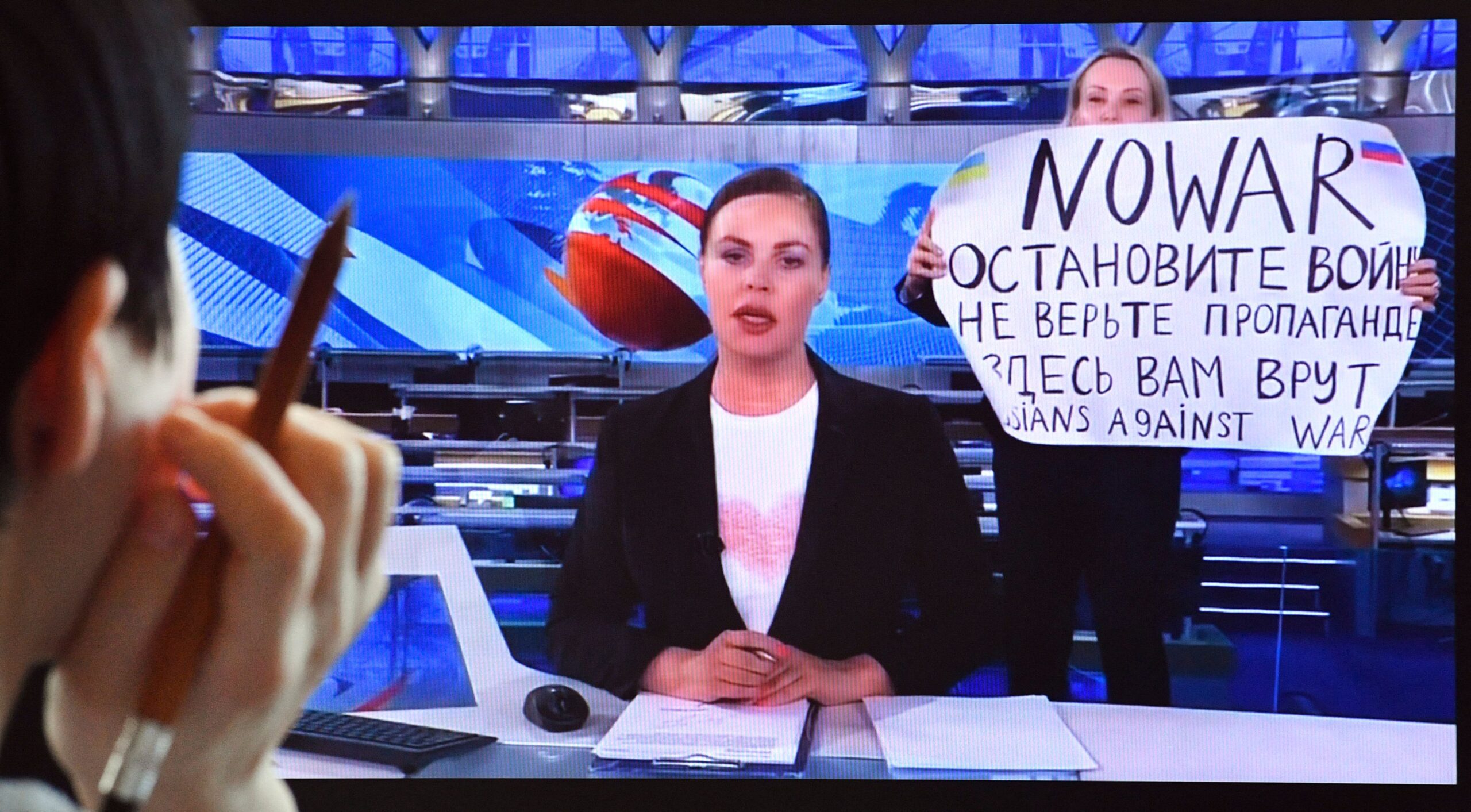 lawyer-says-russian-tv-protester-’not-scared‘-as-she-faces-criminal-charges-for-interrupting-broadcast