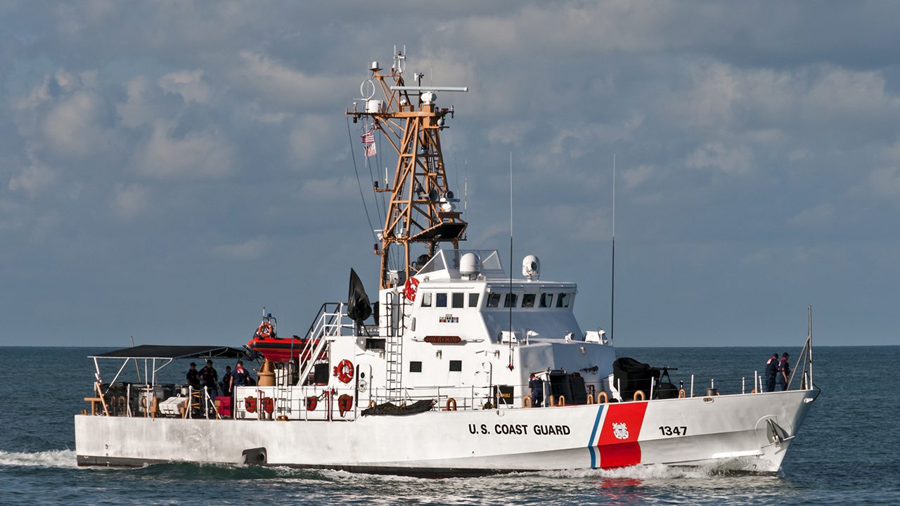 fishing-vessel-sinks-35-miles-off-oregon-coast;-1-reported-dead,-1-missing