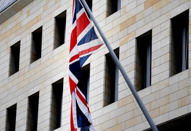 britischer-botschaftsmitarbeiter-wegen-spionageverdachts-an-london-ausgeliefert
