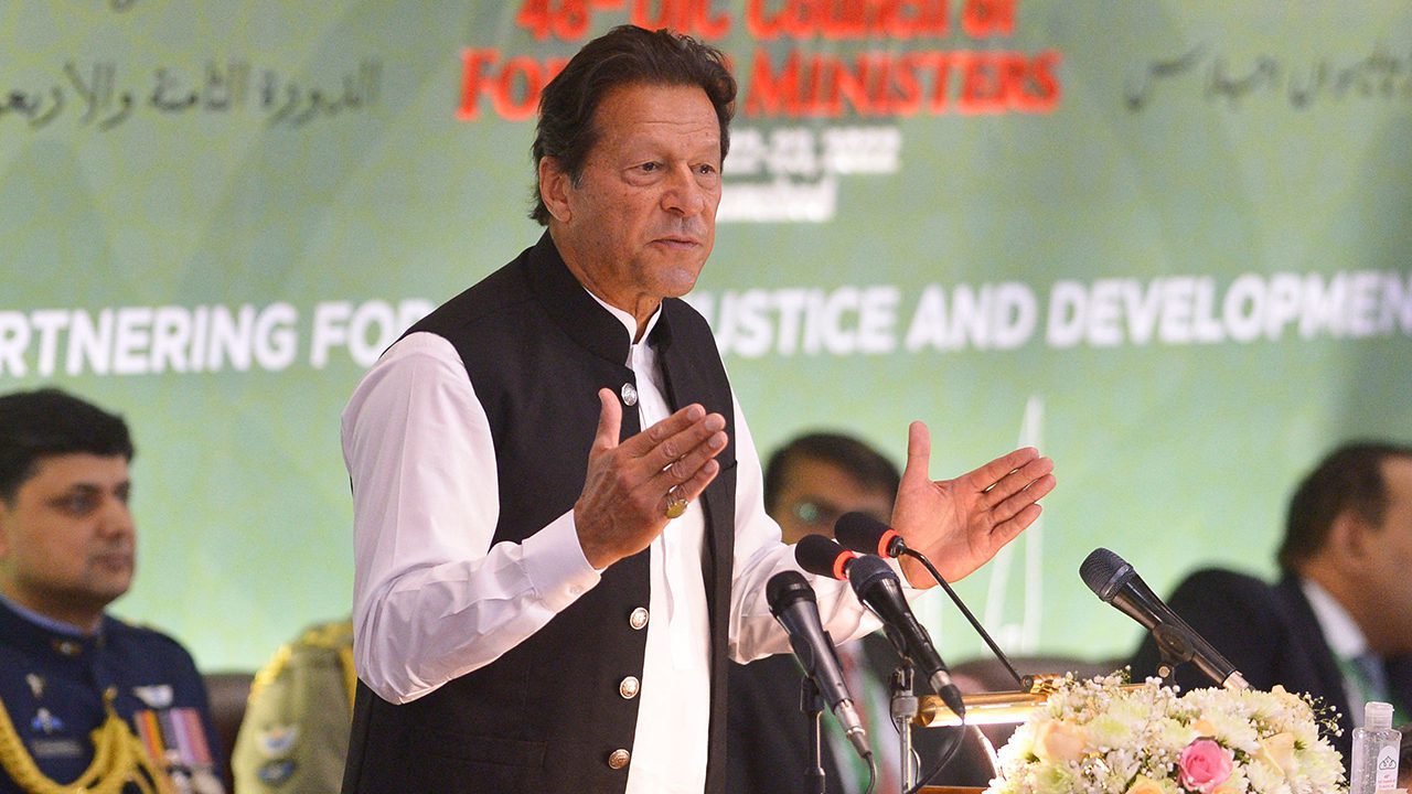 pakistan-prime-minister-imran-khan-ousted-in-no-confidence-vote