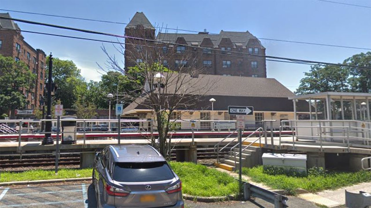 new-york-station-delays-multiple-trains-after-fire-breaks-out-on-tracks