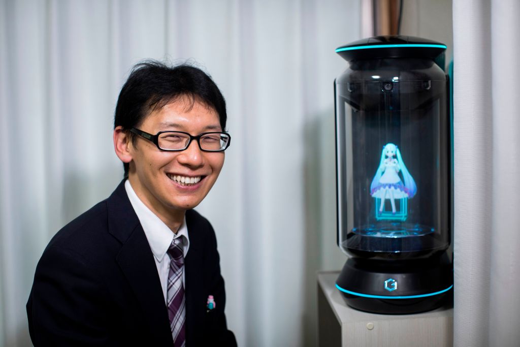 ‚fictosexual‘-japanese-man-no-longer-able-to-communicate-with-hologram-he-married