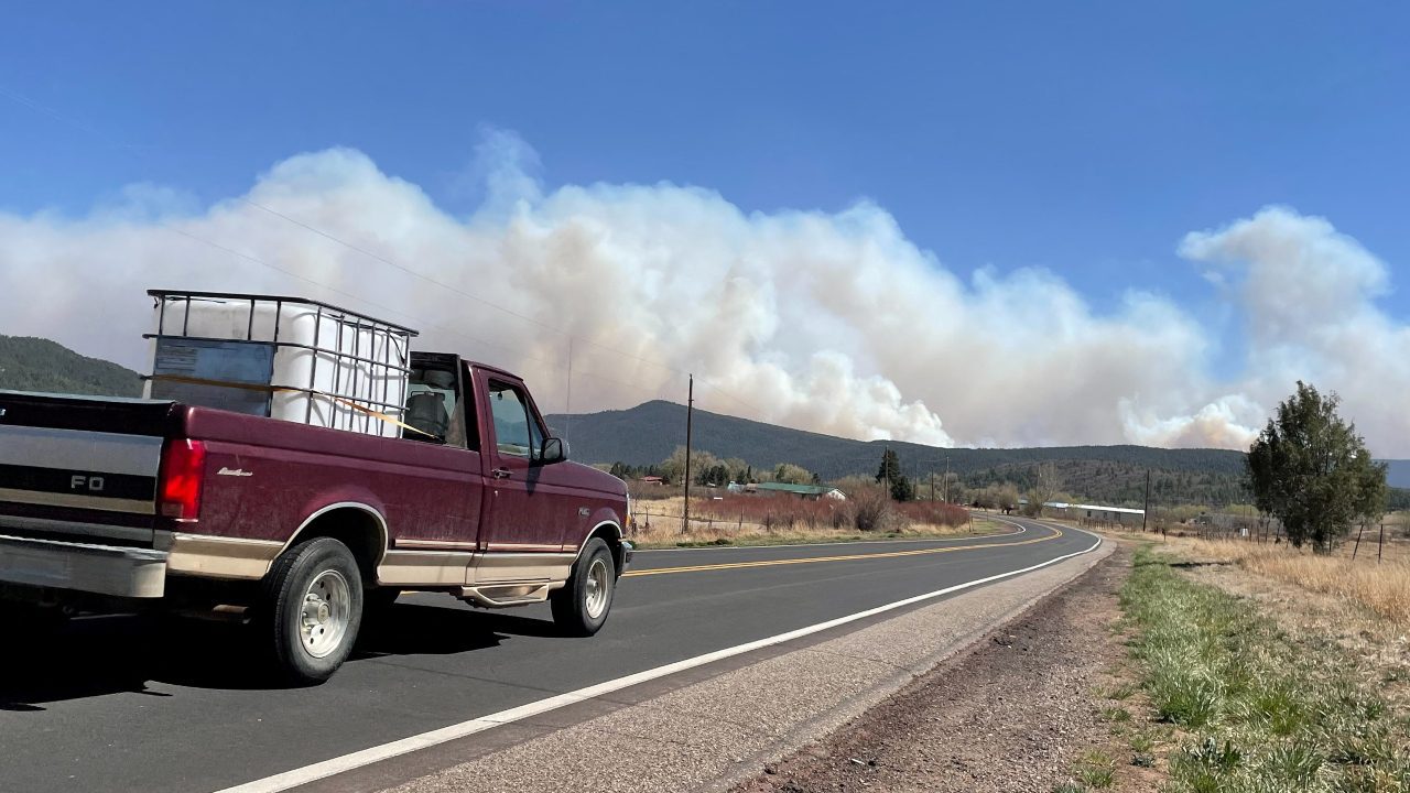 fires-in-southwest-force-more-evacuations