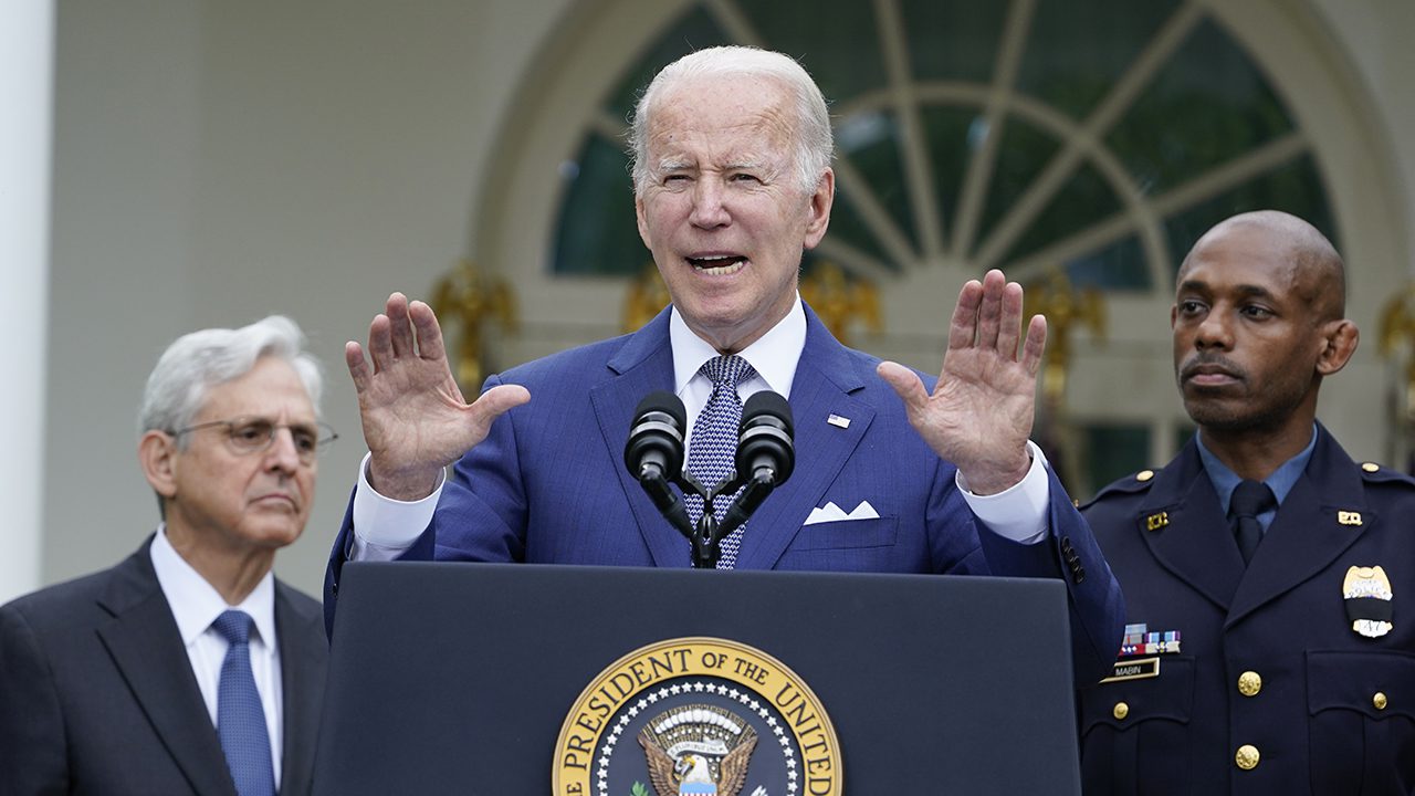 biden-urges-local-officials-to-hire-more-police-using-funds-from-american-rescue-plan-amid-crime-surges
