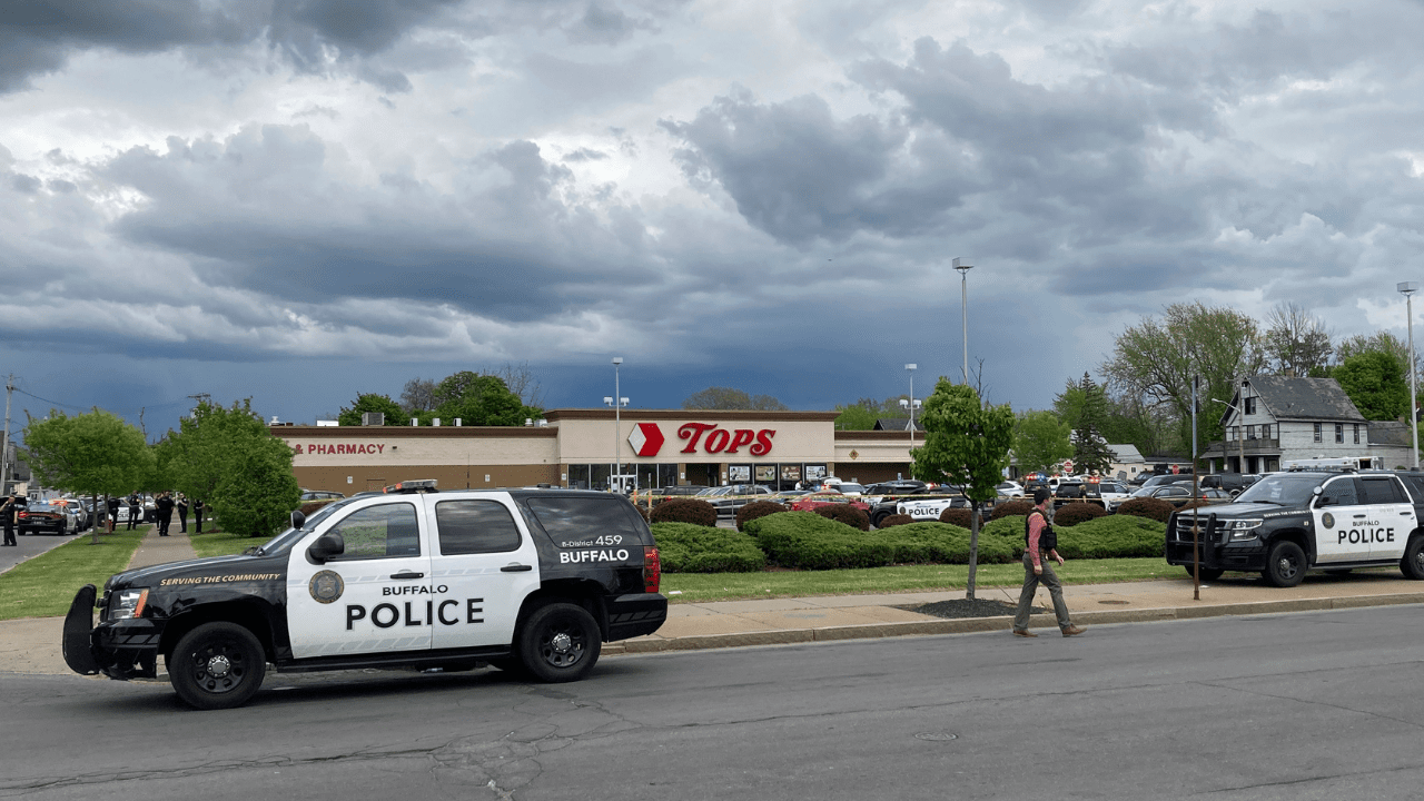 new-york-police-say-that-13-people-shot,-10-dead,-during-‚mass-shooting‘-at-buffalo-grocery-store