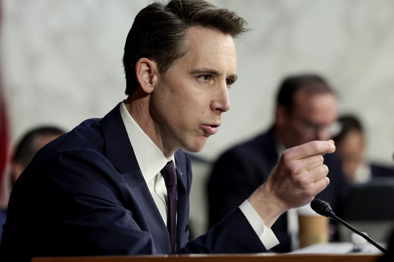 hawley-says-‚astronomical‘-$40b-ukraine-aid-bill-is-evidence-of-biden’s-‚misplaced-priorities‘-and-hurts-us