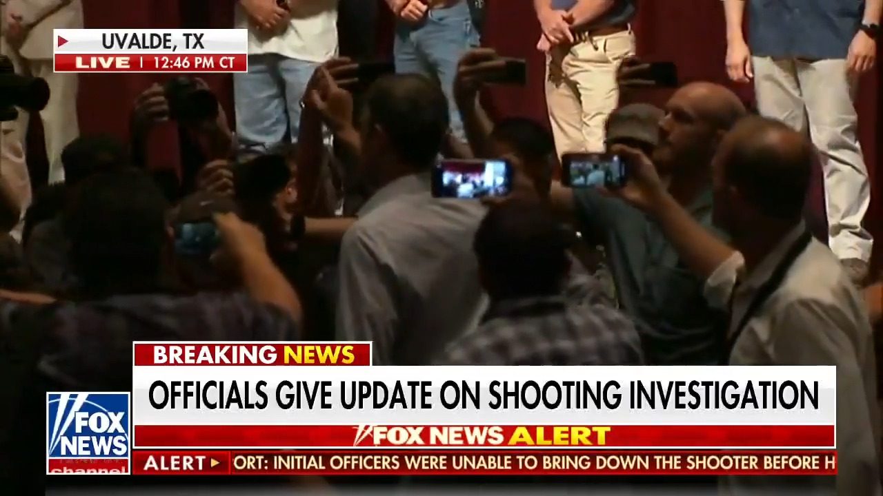beto-o’rourke-stuns-twitter-with-school-shooting-press-conference-interruption:-‚truly-sick-human-being‘