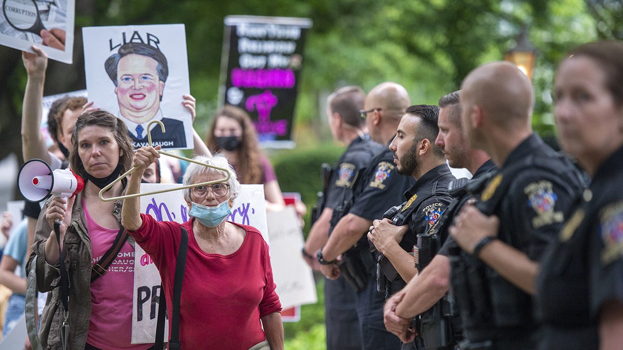 activists-vow-to-continue-protesting-at-justices‘-houses,-despite-alleged-attempt-to-kill-kavanaugh-at-home