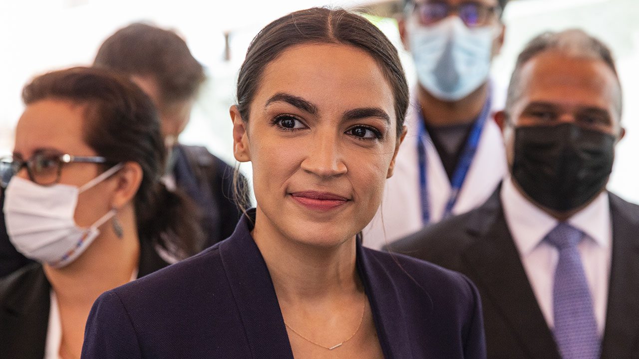 aoc-warns-ecstasy-takers-that-the-’supply-chain-is-affecting-drugs-too‘-—-‚test-your-drugs!‘
