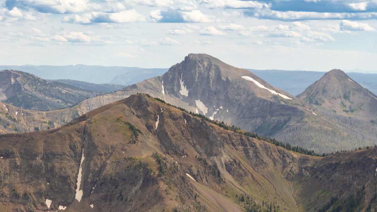 yellowstone-peak-renamed:-old-name-‚offensive,‘-park-service-says