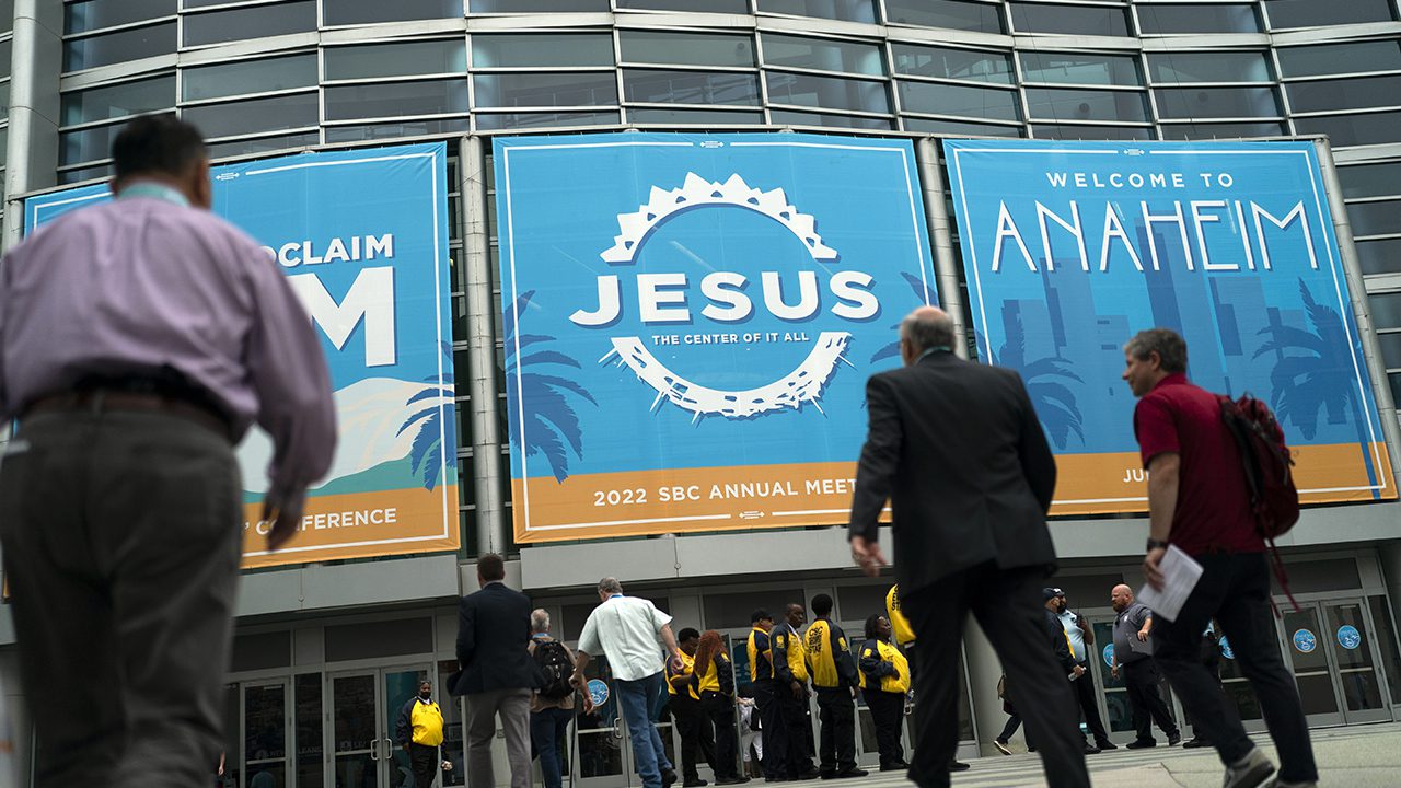 southern-baptist-convention-votes-to-track-pastors-accused-of-sexual-abuse-following-bombshell-report