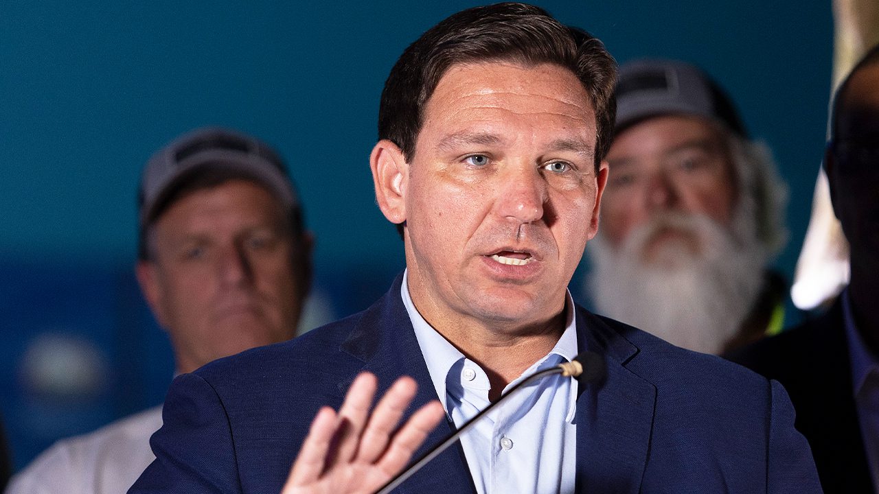 ron-desantis-quips-about-elon-musk’s-2024-support:-‚i-welcome-support-from-african-americans‘