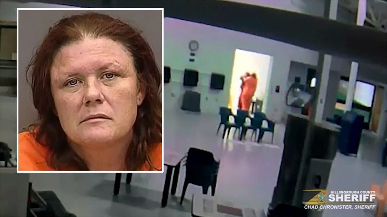 florida-inmates-help-rescue-deputy-after-other-inmate-strangles-officer-with-pillowcase,-video-shows