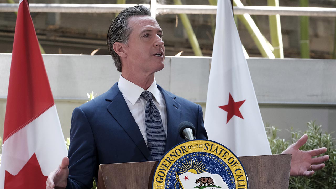 gavin-newsom-joins-truth-social-to-call-out-‚republican-lies,‘-perceived-‚red-state-murder-problem‘