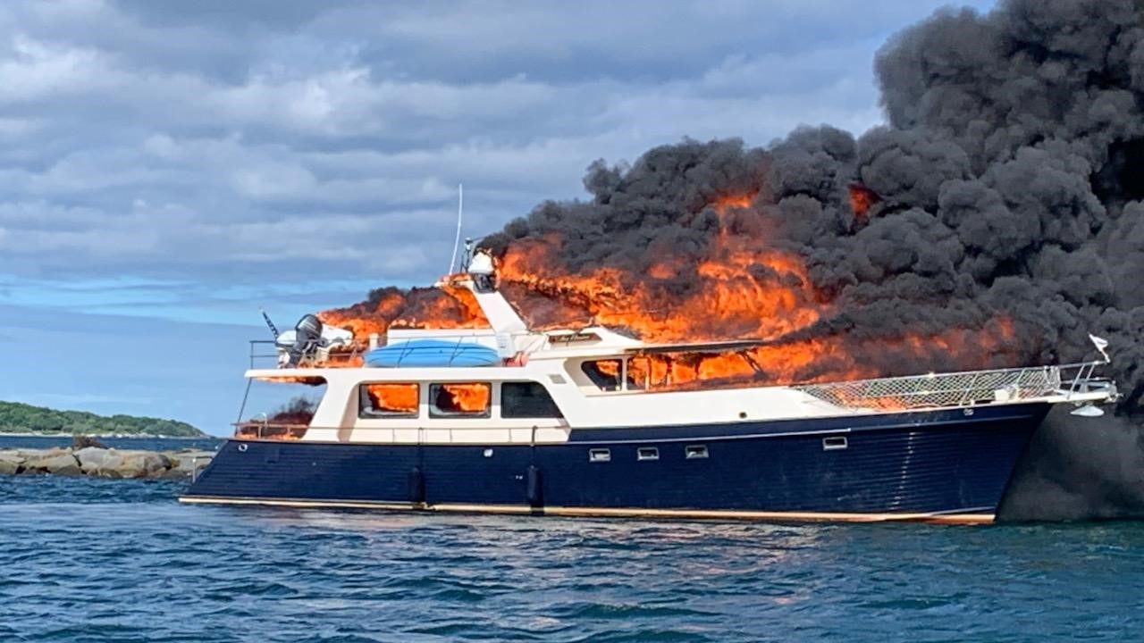 new-hampshire-yacht-fire-on-river-forces-three-people-and-two-dogs-to-jump-overboard