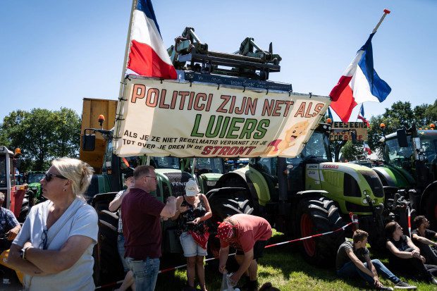 die-niederlaendischen-bauern-protestieren-gegen-landwirtschaftspolitik