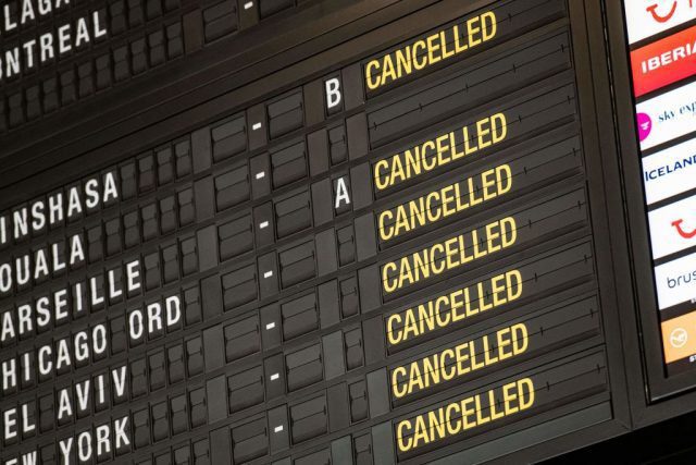 airport-chaos:-kofferberge-und-tausende-gestrichene-fluege