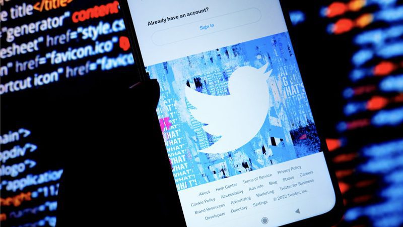 twitter-hires-‘alarming-number’-of-ex-spies-—-report