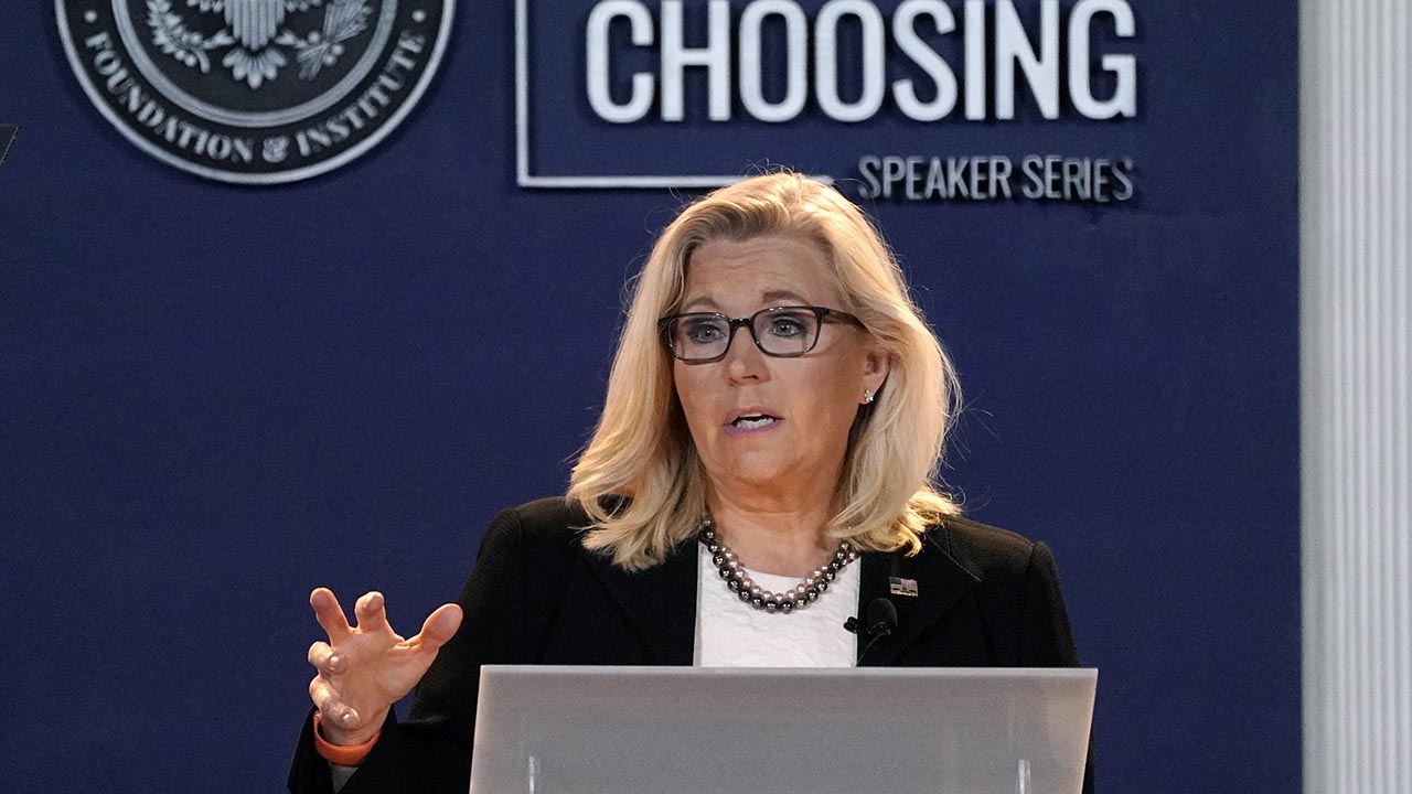 liz-cheney-calls-trump-'domestic-threat,'-says-republicans-can't-both-support-him-and-constitution