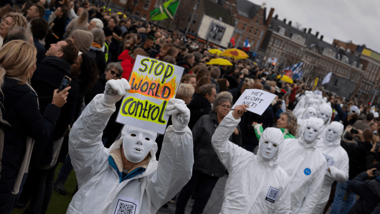 dutch-farmer-revolt-against-harsh-climate-law-just-the-beginning,-experts-say:-‚there-will-be-unrest-all-over‘