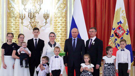 putin-soll-vorsitzender-der-gesamtrussischen-kinder-und-jugendbewegung-werden