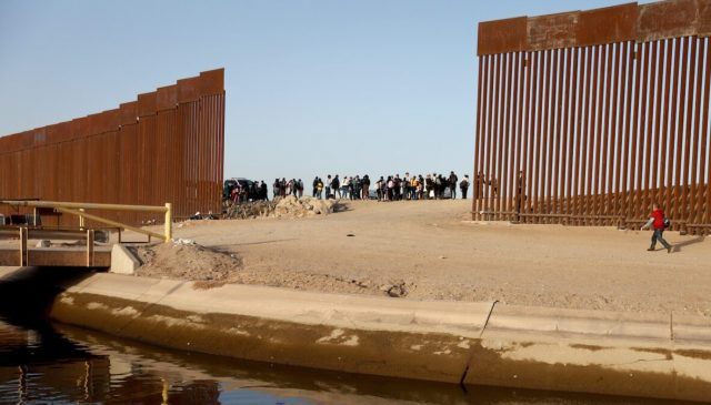 migration:-biden-administration-will-trumps-grenzmauer-fertigstellen