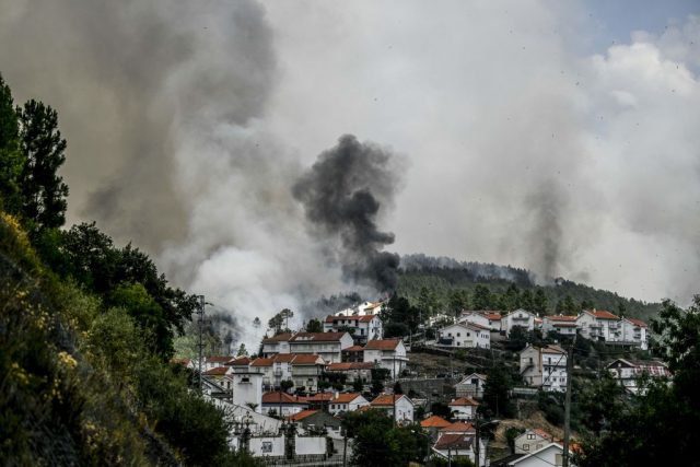 rund-1.200-feuerwehrleute-im-einsatz:-waldbrand-in-portugal-flammt-wieder-auf