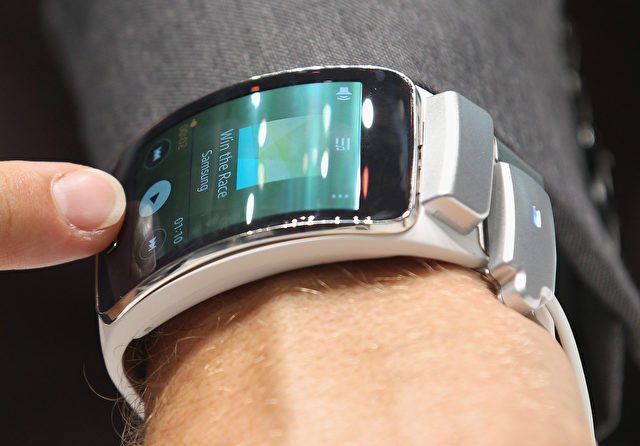 uk-fuehrt-smartwatch-programm-zur-ueberwachung-auslaendischer-straftaeter-ein