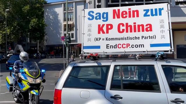 „endccp“:-autokorso-in-frankfurt-feiert-400-millionen-austritte-aus-der-kommunistischen-partei-chinas