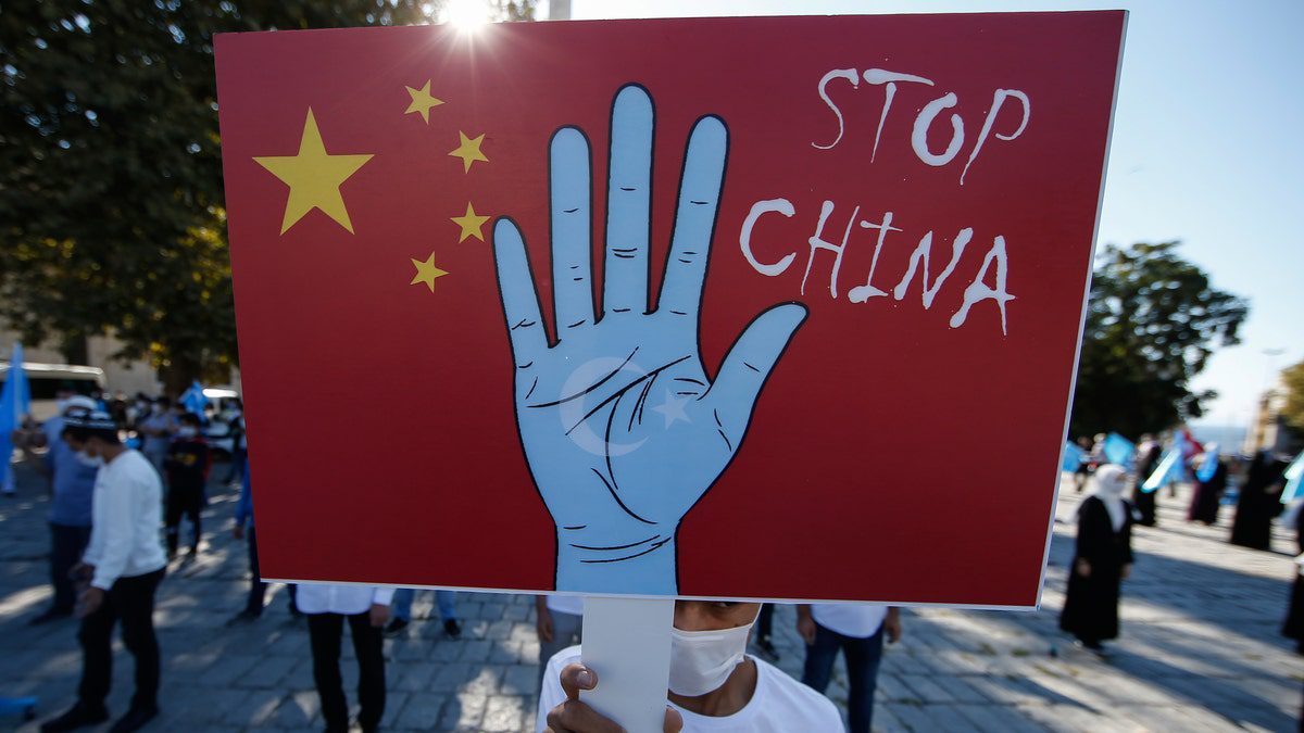 china-complains-us-not-cracking-down-on-‚anti-china-thugs‘-outside-embassy